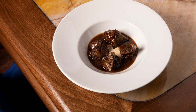 Guiso de albóndigas de vaca, níscalos y patata asada   barra