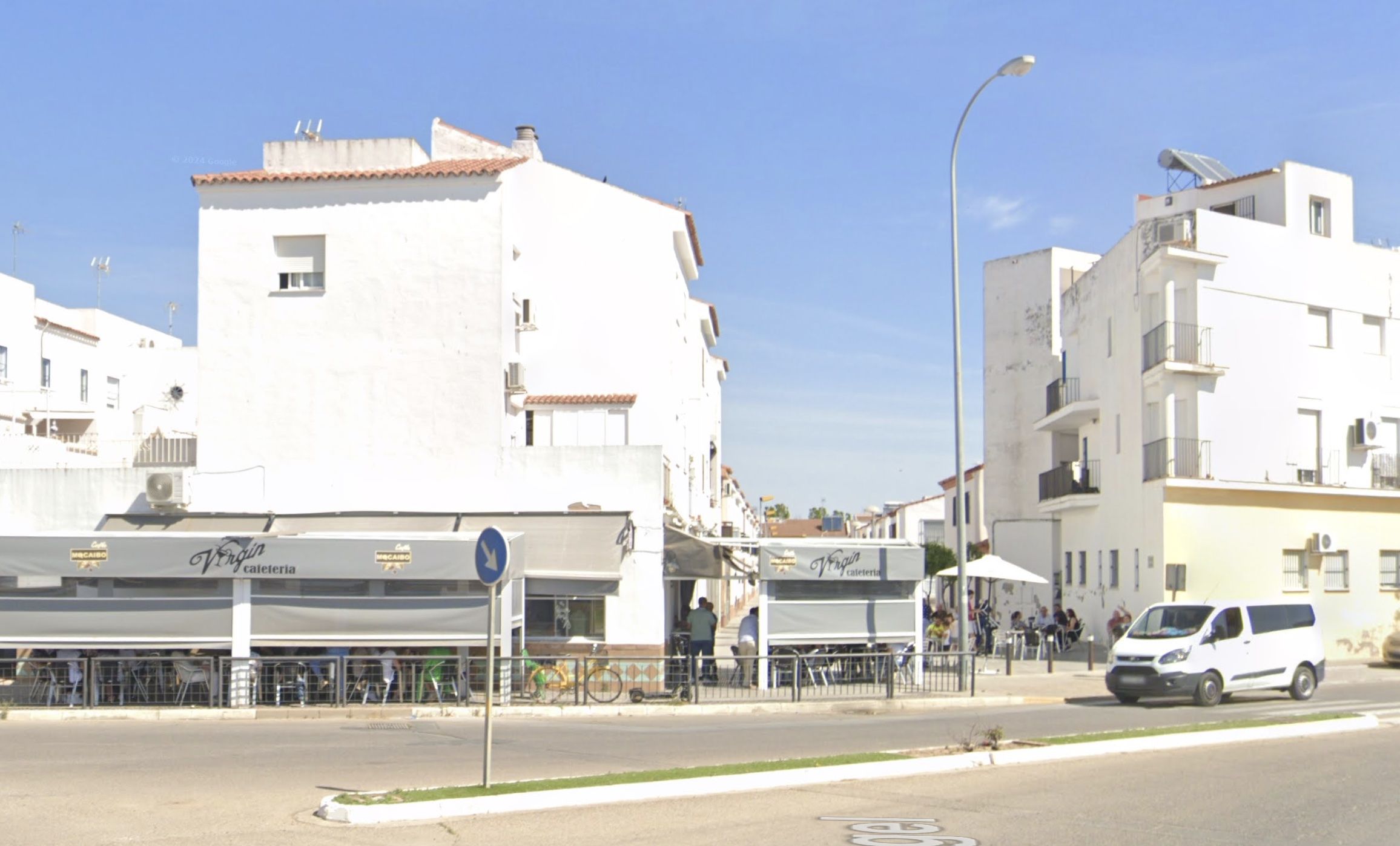 La calle Comunidad de La Rioja de Los Palacios. La calle Comunidad de La Rioja de Los Palacios.