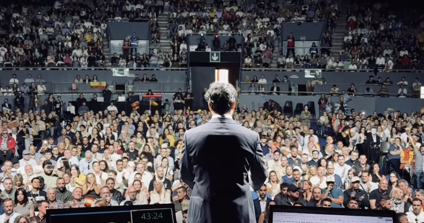Alvise Pérez en un mitin de Se Acabó la Fiesta para las elecciones generales.