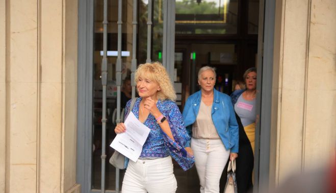 Ángela Claverol, presidenta de Amama, saliendo del juzgado.
