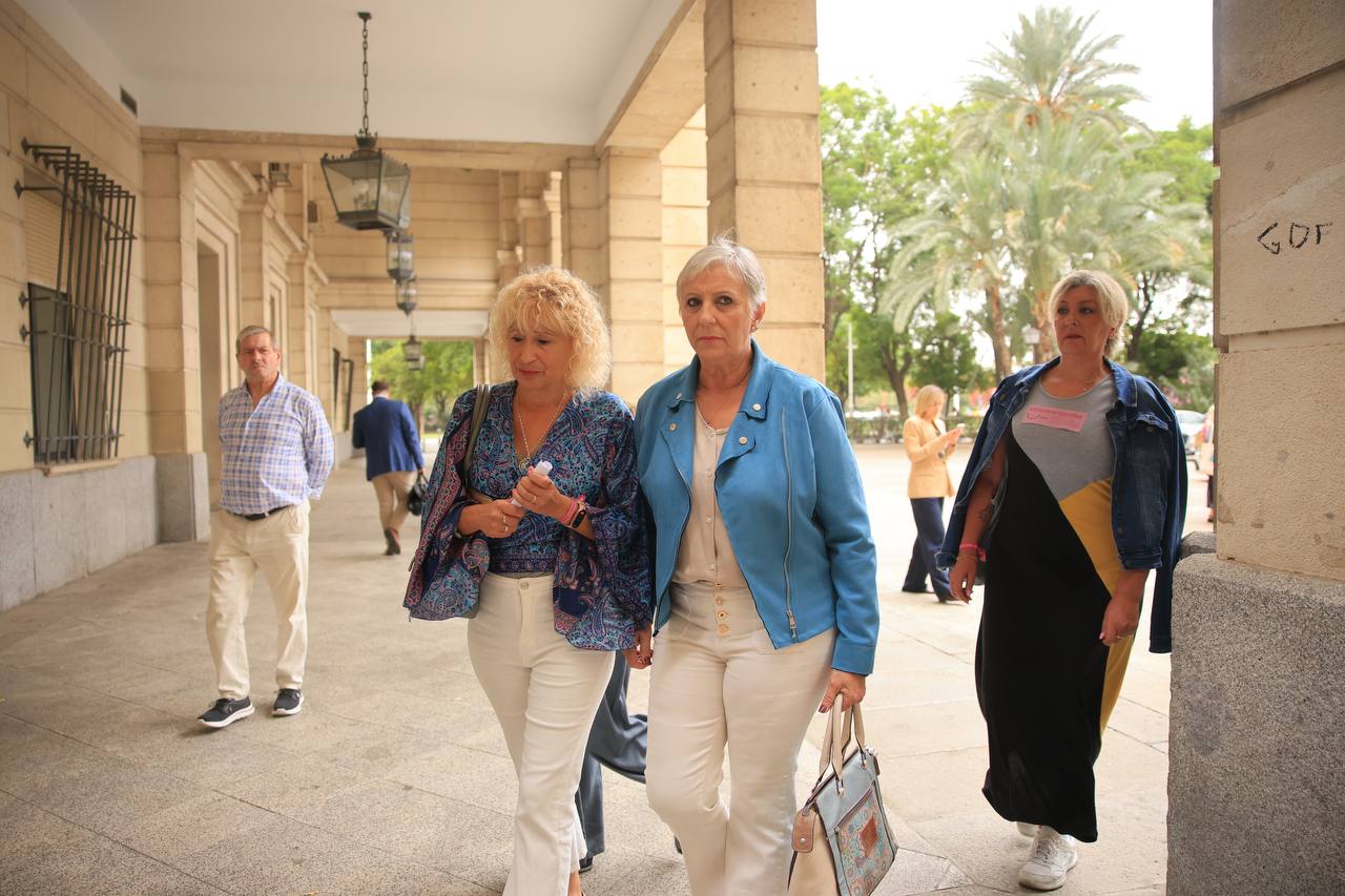 Dirigentes de Amama en el juzgado de Sevilla.