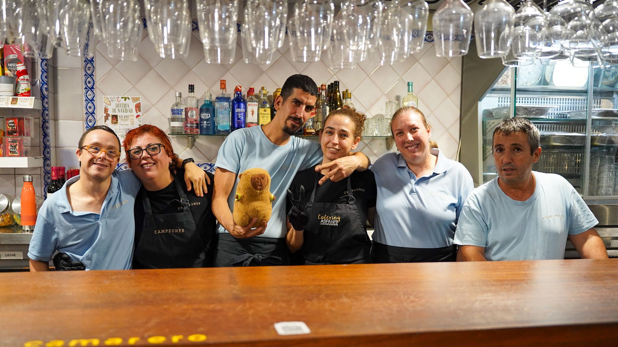 Pepe, Corona, Fernando, Sole, Remedios y Antonio forman una gran familia de profesionales en este restaurante gestionado por Aspanri: Campeones.