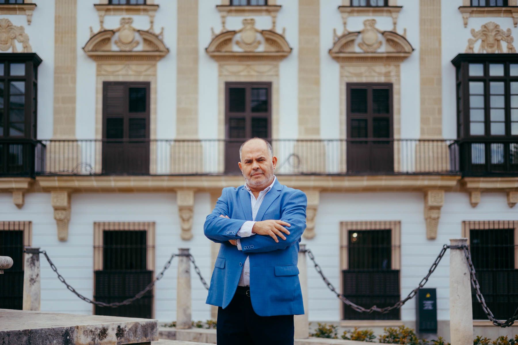 Fulgencio Meseguer, a la puerta del Centro Cultural Palacio San Dionisio.