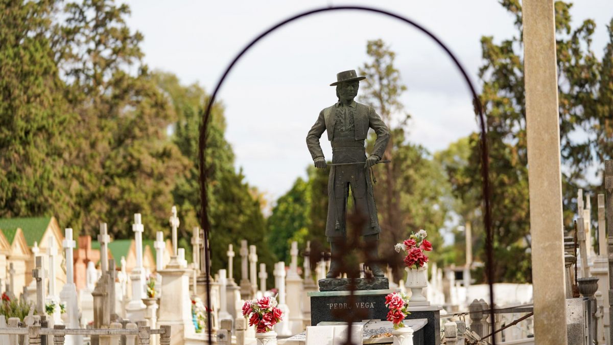 La Voz Del Sur   Cementerio San Fernando (Sevilla) Dia de Todos los Santos y Dia de Difuntos 19