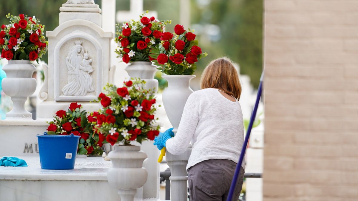 La Voz Del Sur   Cementerio San Fernando (Sevilla) Dia de Todos los Santos y Dia de Difuntos 09