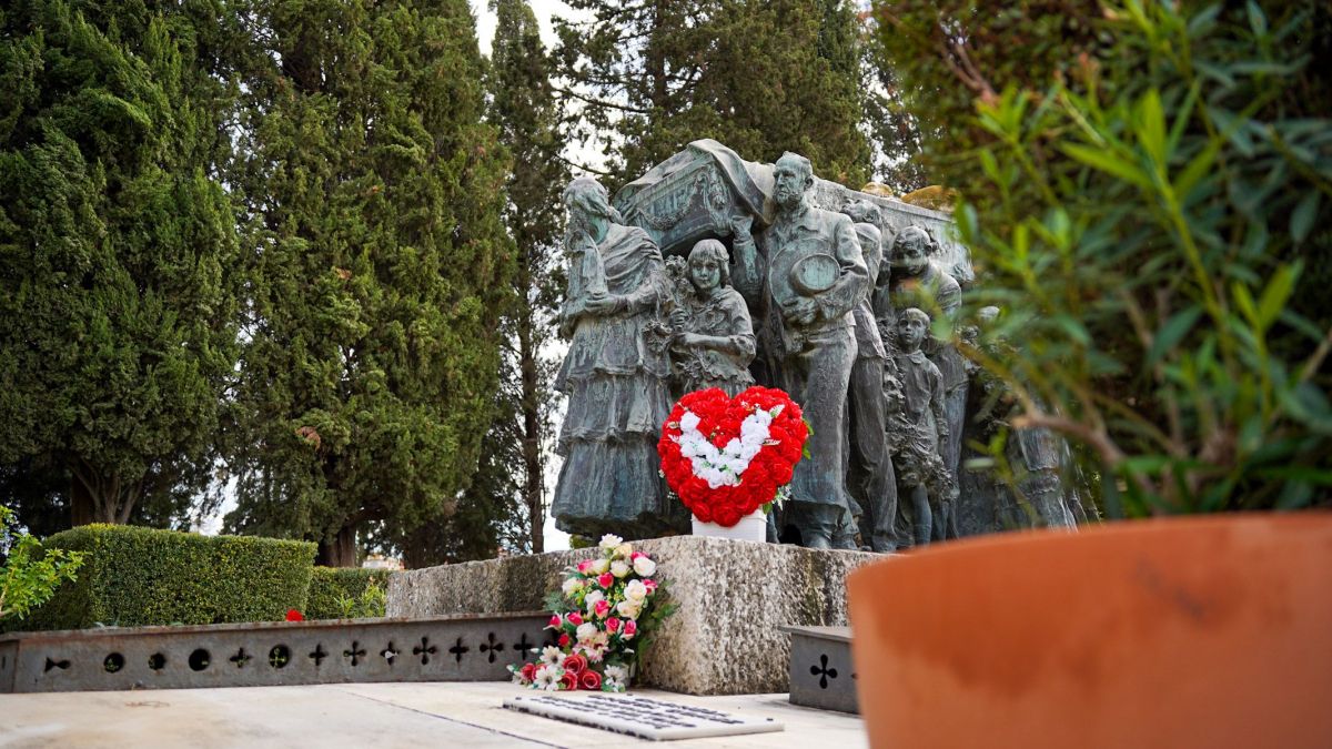 La Voz Del Sur   Cementerio San Fernando (Sevilla) Dia de Todos los Santos y Dia de Difuntos 18