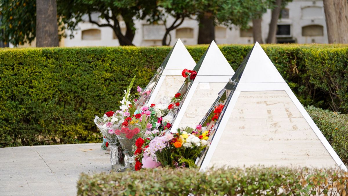 La Voz Del Sur   Cementerio San Fernando (Sevilla) Dia de Todos los Santos y Dia de Difuntos 33