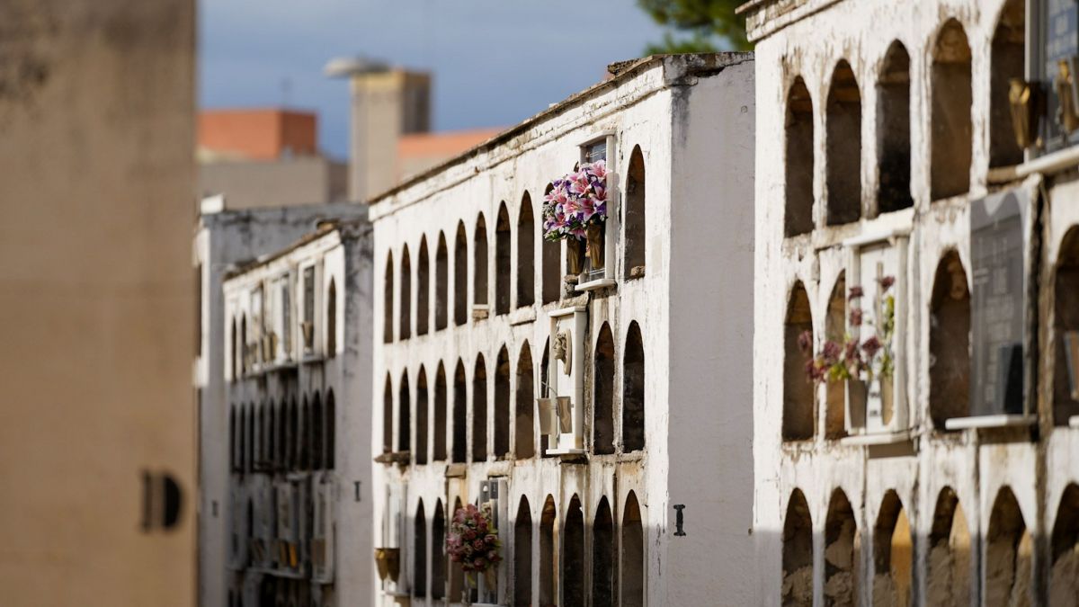 La Voz Del Sur   Cementerio San Fernando (Sevilla) Dia de Todos los Santos y Dia de Difuntos 15
