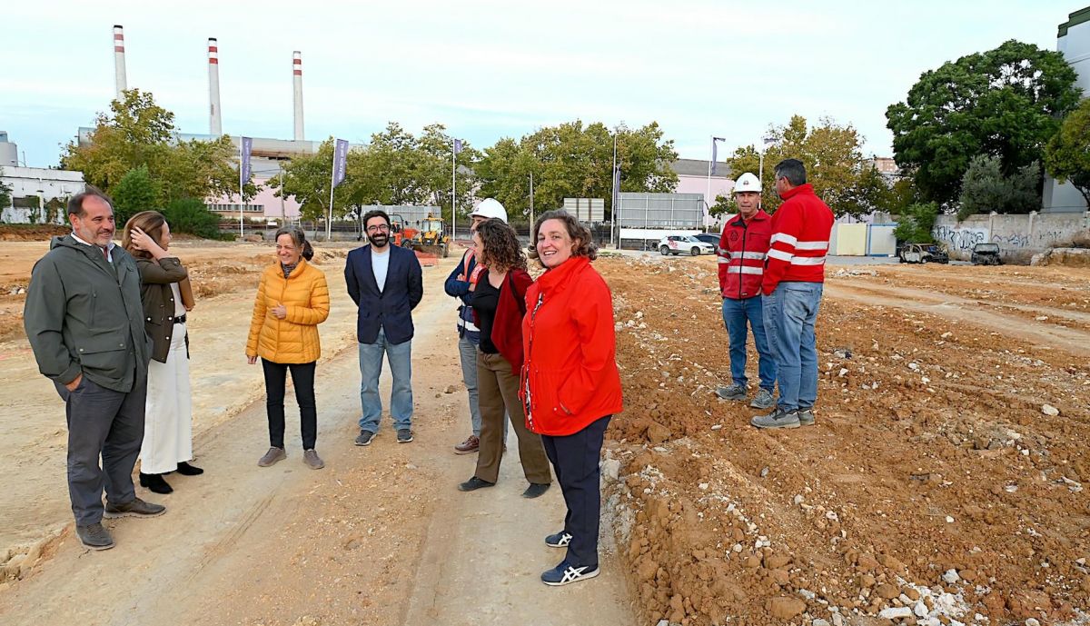 La delegada, en la urbanización del terreno junto de la Ronda de los Alunados, junto a la antigua fábrica de botellas.