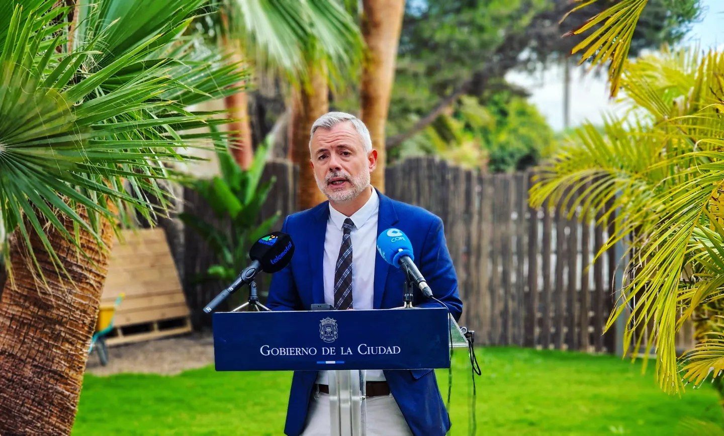 Nicolás Navarro Díaz en sus labores en Motril.