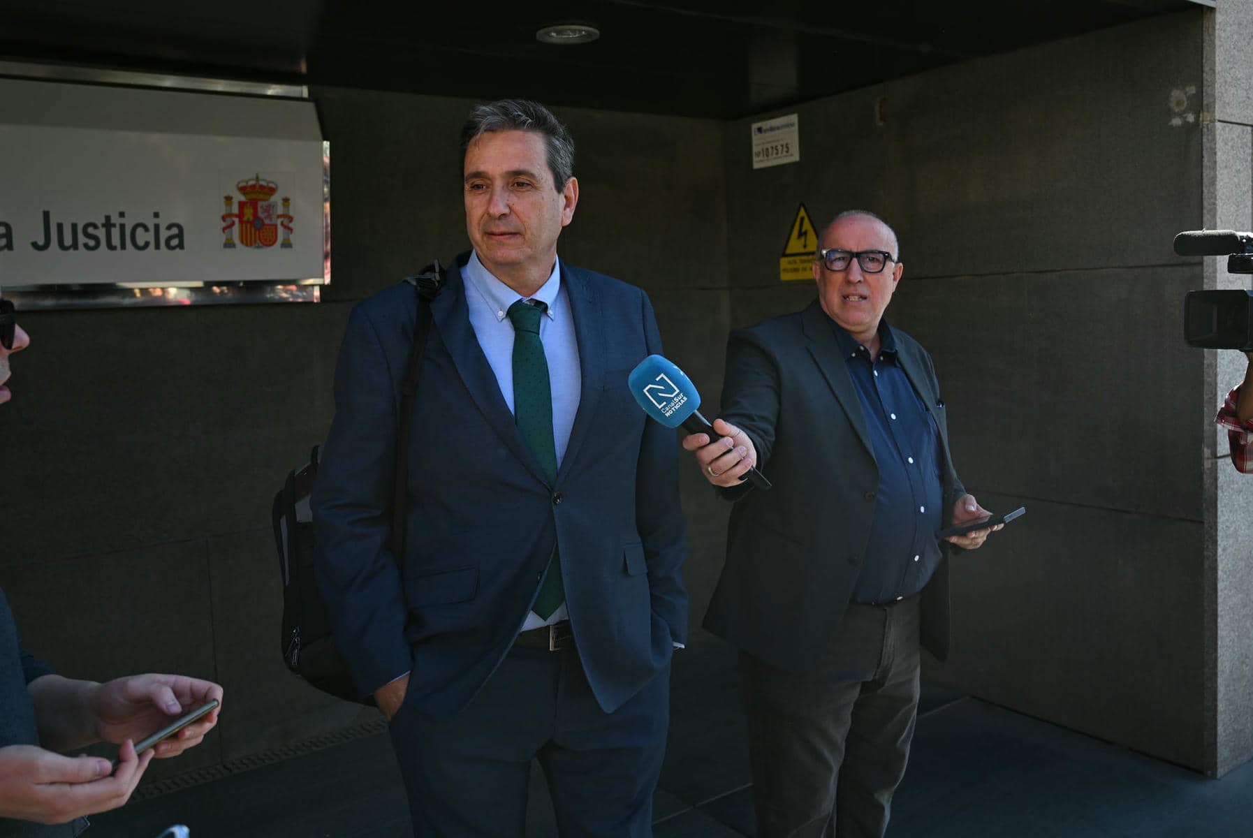 El abogado del vicepresidente de la Diputación de Almería a su llegada a los juzgados de la Ciudad de la Justicia.