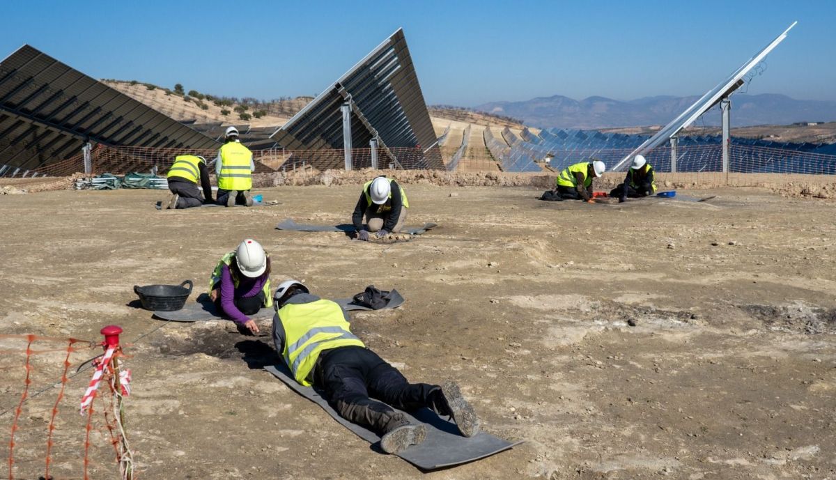 Arqueólogos trabajando en el yacimiento. 
