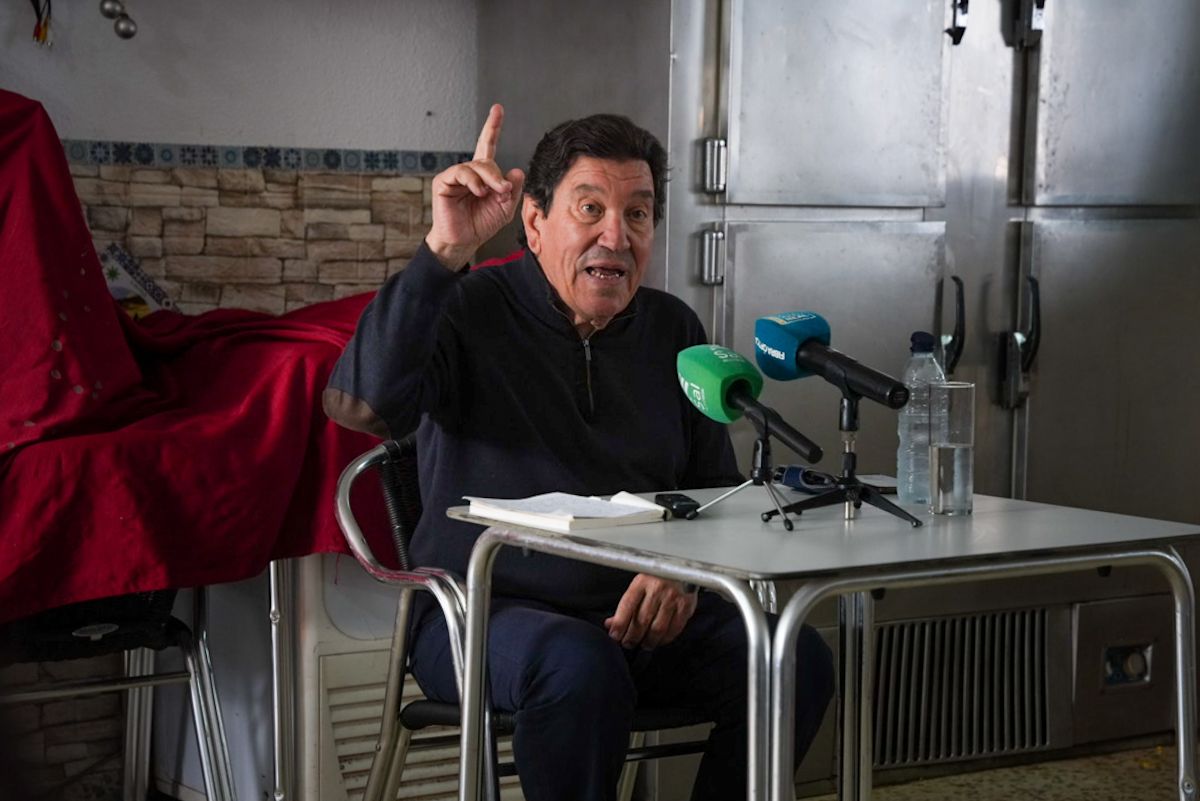 El ex alcalde de Puerto Real, José Antonio Barroso, en la rueda de prensa convocada en el Barrio Jarana.