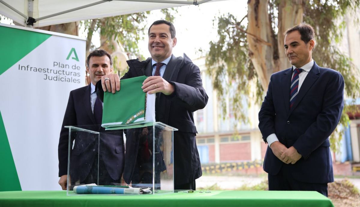 Juanma Moreno primera piedra ciudad justicia Cadiz