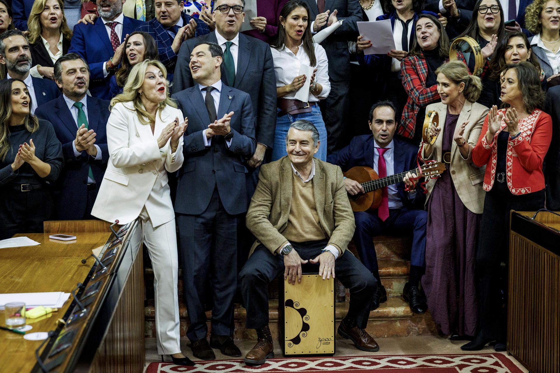 El PP en el Parlamento cantando villancicos.