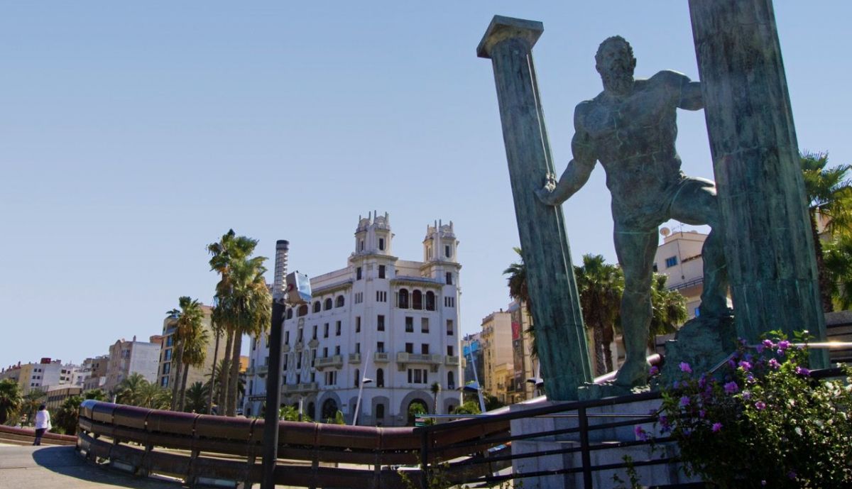 Hércules y Edificio Trujillo en tamaño grande