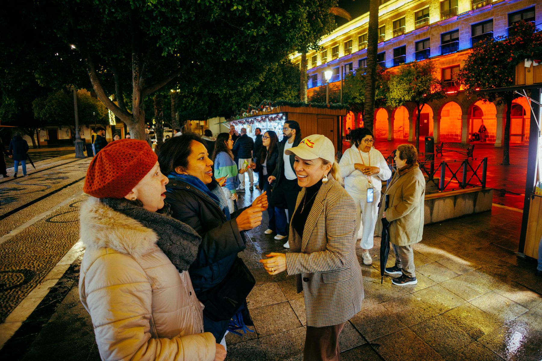 Concentración pro Venezuela en la jerezana plaza del Arenal, con los colores del país en el edificio de Urbanismo. Concentración pro Venezuela en la jerezana plaza del Arenal, con los colores del país en el edificio de Urbanismo.