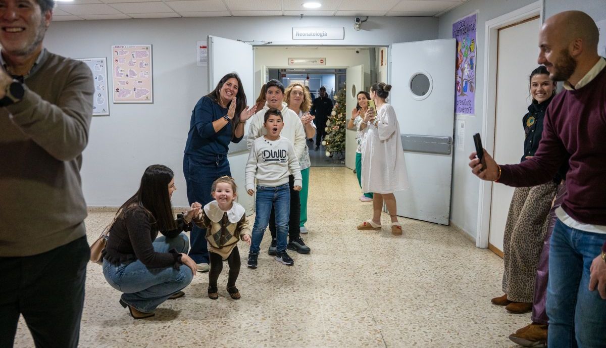Los Reyes visitan el Hospital gaditano.