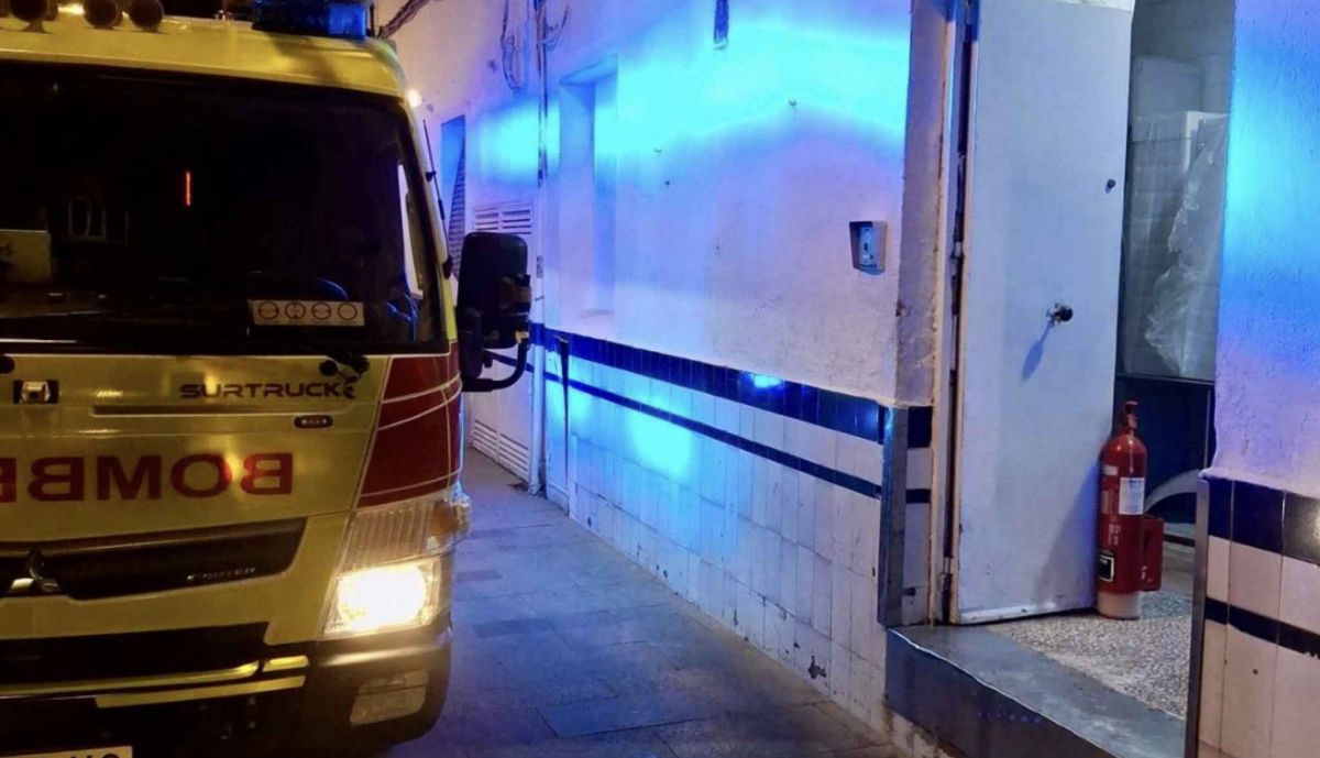 Intervención de los bomberos.  FOTO: CONSORCIO DE BOMBEROS DE LA PROVINCIA DE CÁDIZ