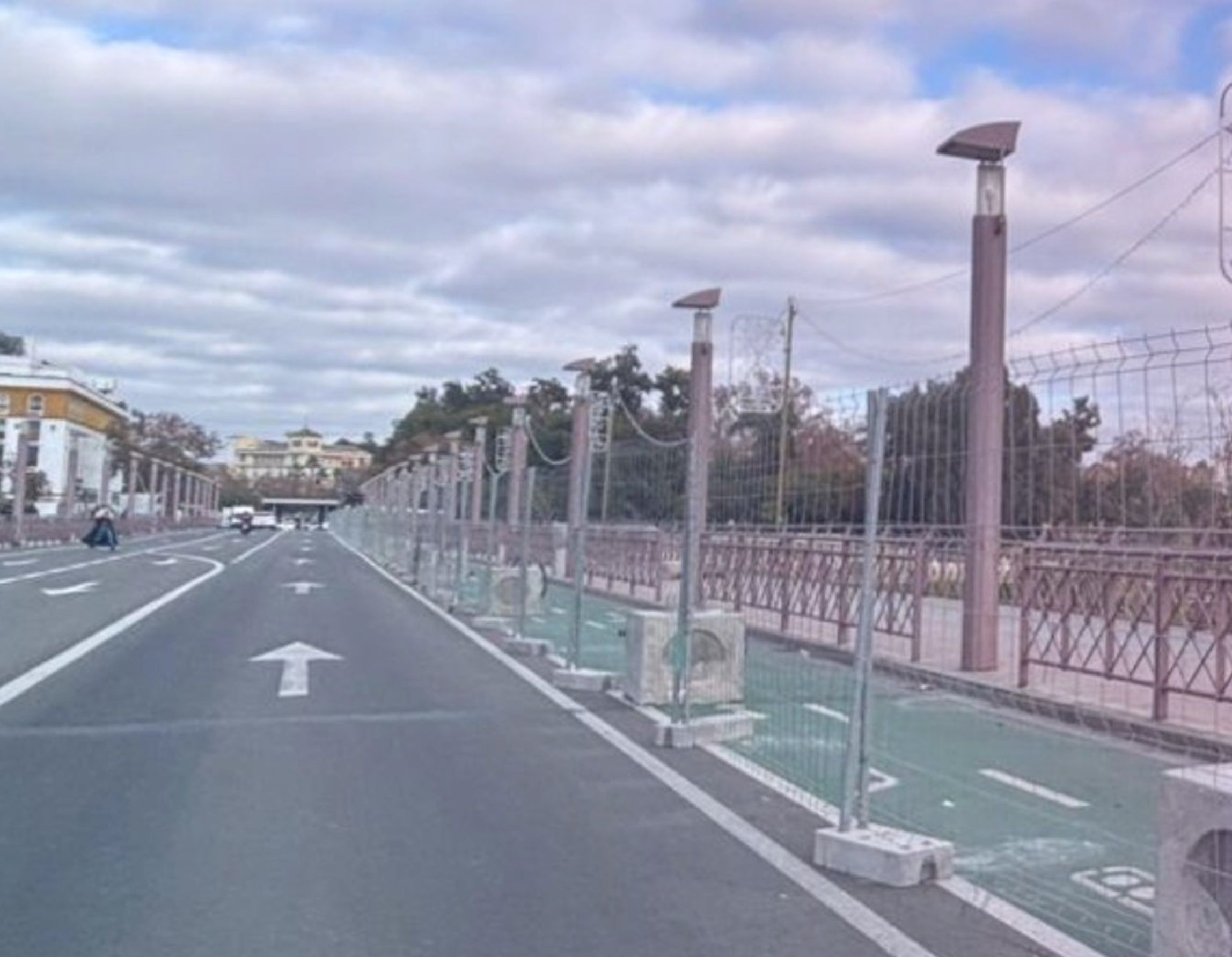 El carril bici del puente de San Telmo.