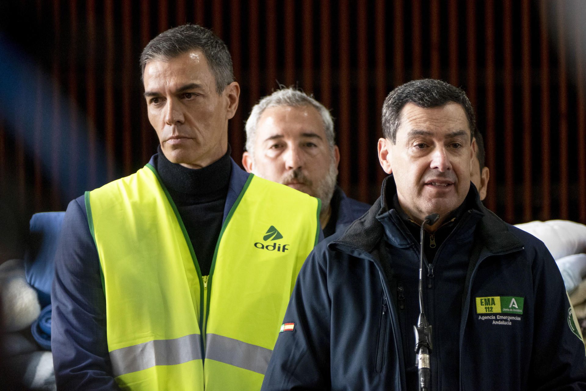 Juanma Moreno junto a Pedro Sánchez.