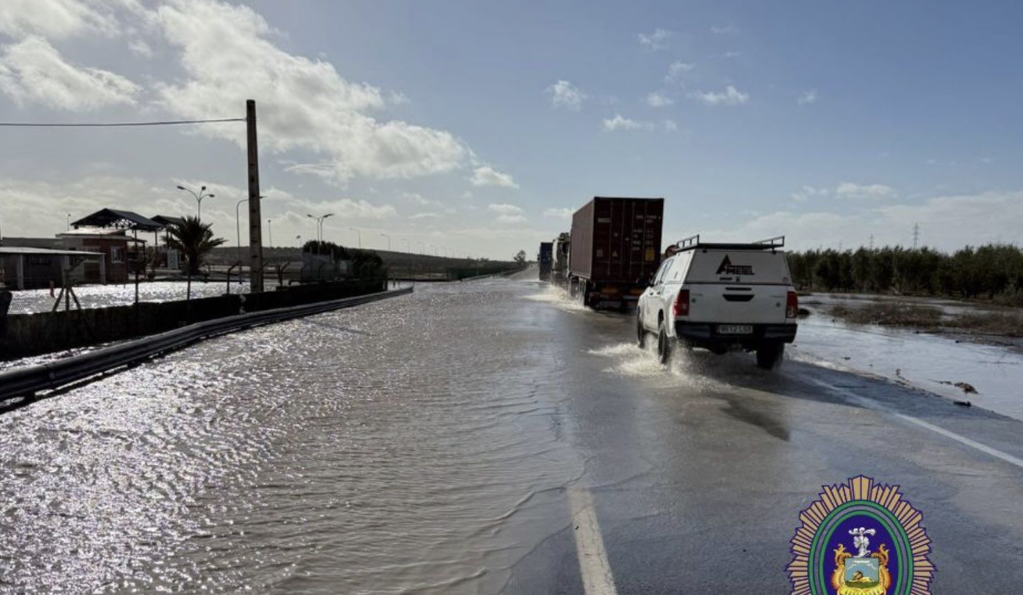 Desbordamiento del río Guadaíra, a su paso por Arahal, en una imagen de la Policía Local del municipio sevillano.