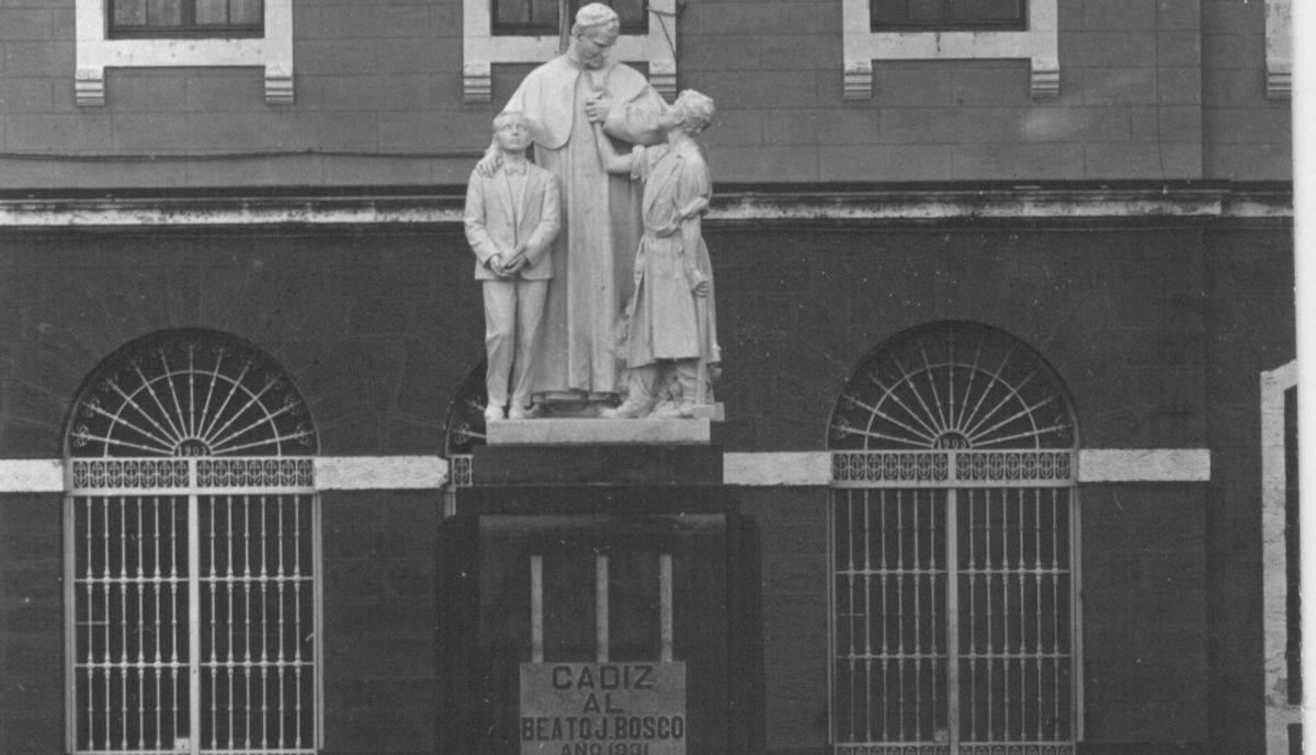 Monumento a San Juan Bosco   Archivo de la Casa Salesiana de Cádiz “San Ignacio”.