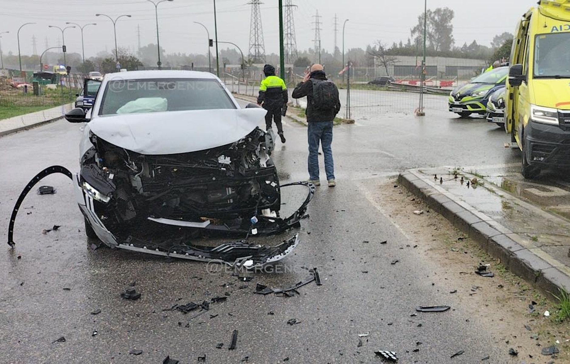 Estado en el que ha quedado uno de los coches implicados en el accidente en Sevilla.