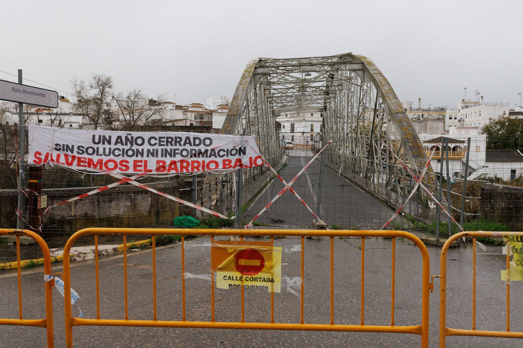 Corte de tráfico en el puente de San Miguel de Arcos.