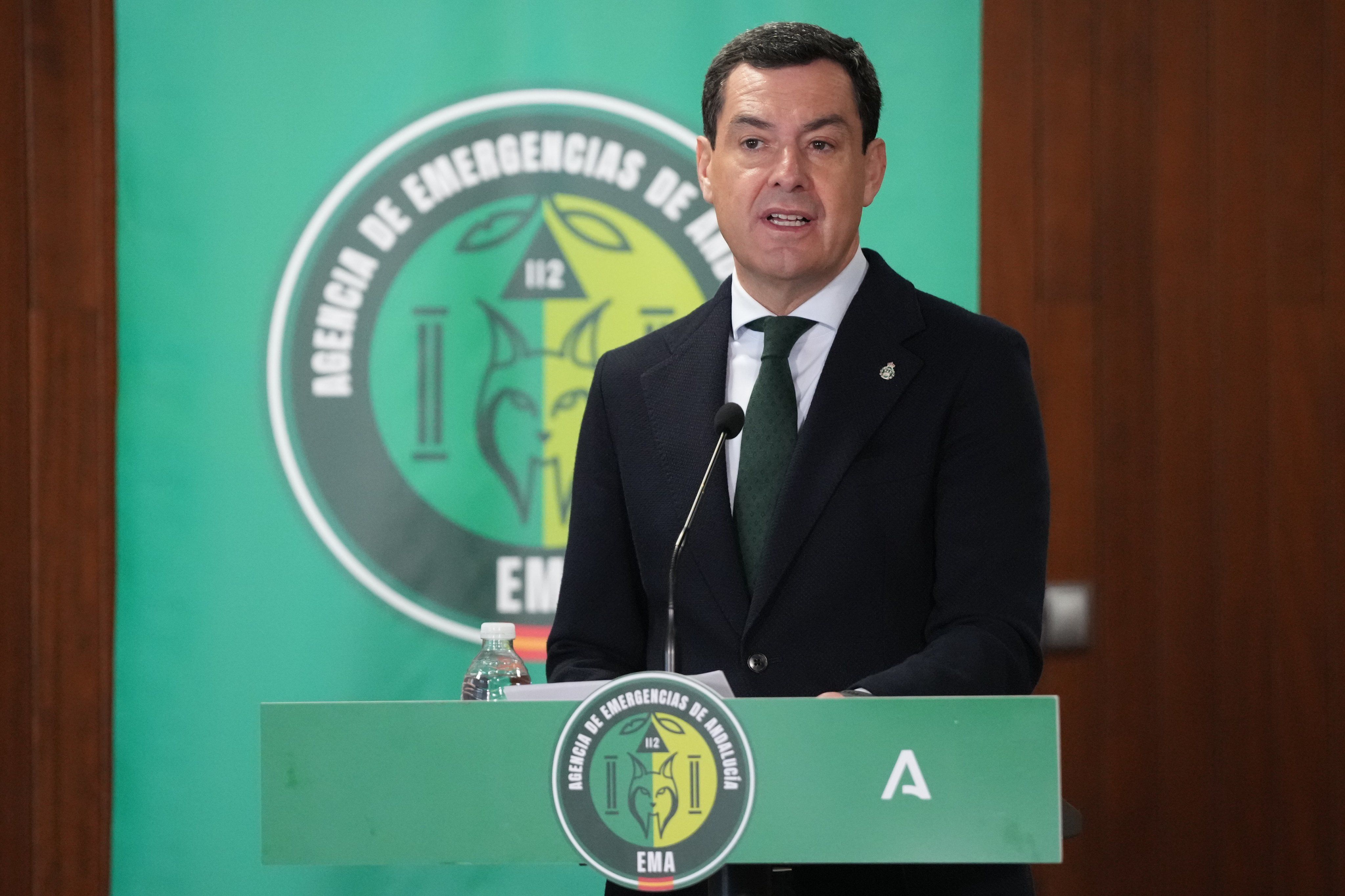 Juanma Moreno en la rueda de prensa de este martes.