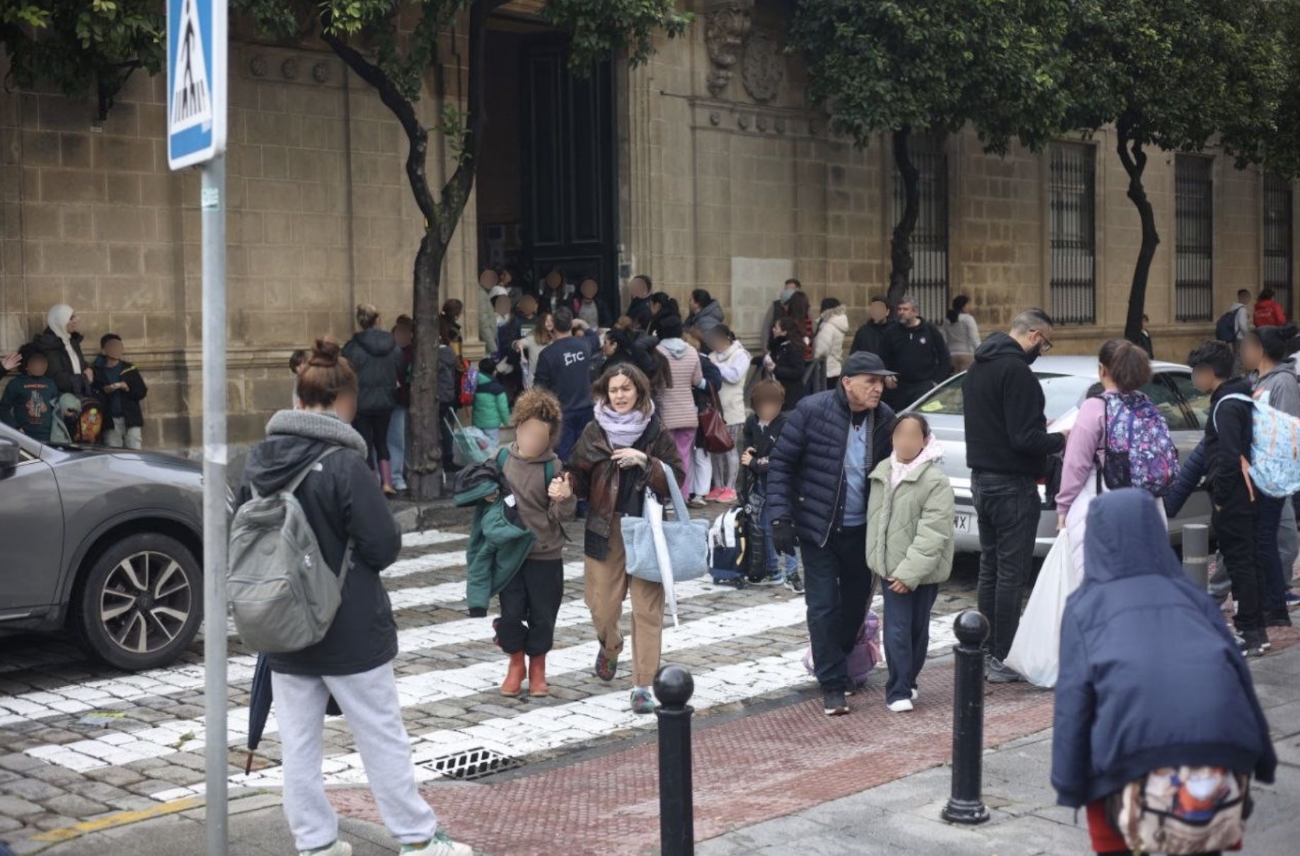 Las puertas del CEIP Miguel de Cervantes en Jerez tras el anuncio de la suspensión de las clases presenciales en Andalucía. Las puertas del CEIP Miguel de Cervantes en Jerez tras el anuncio de la suspensión de las clases presenciales en Andalucía.
