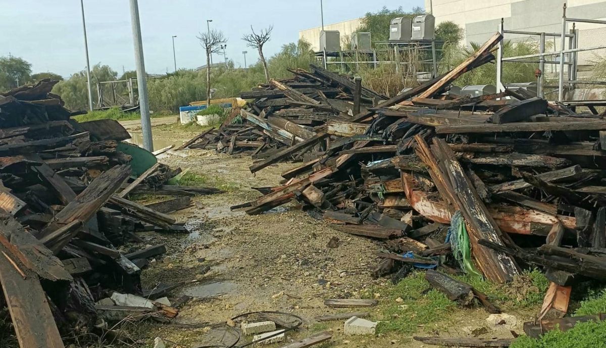 Restos del Vaporcito en el Polígono Las Salinas.