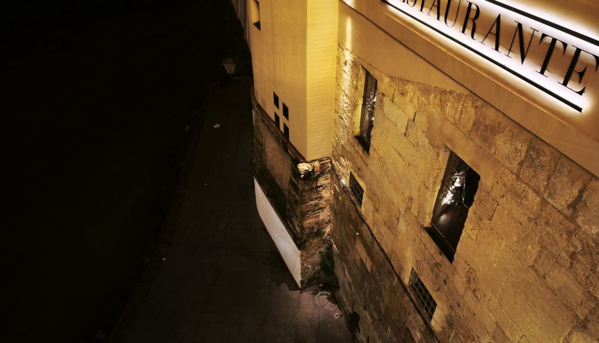 Fachada donde se encuentra esta antigua gárgola.