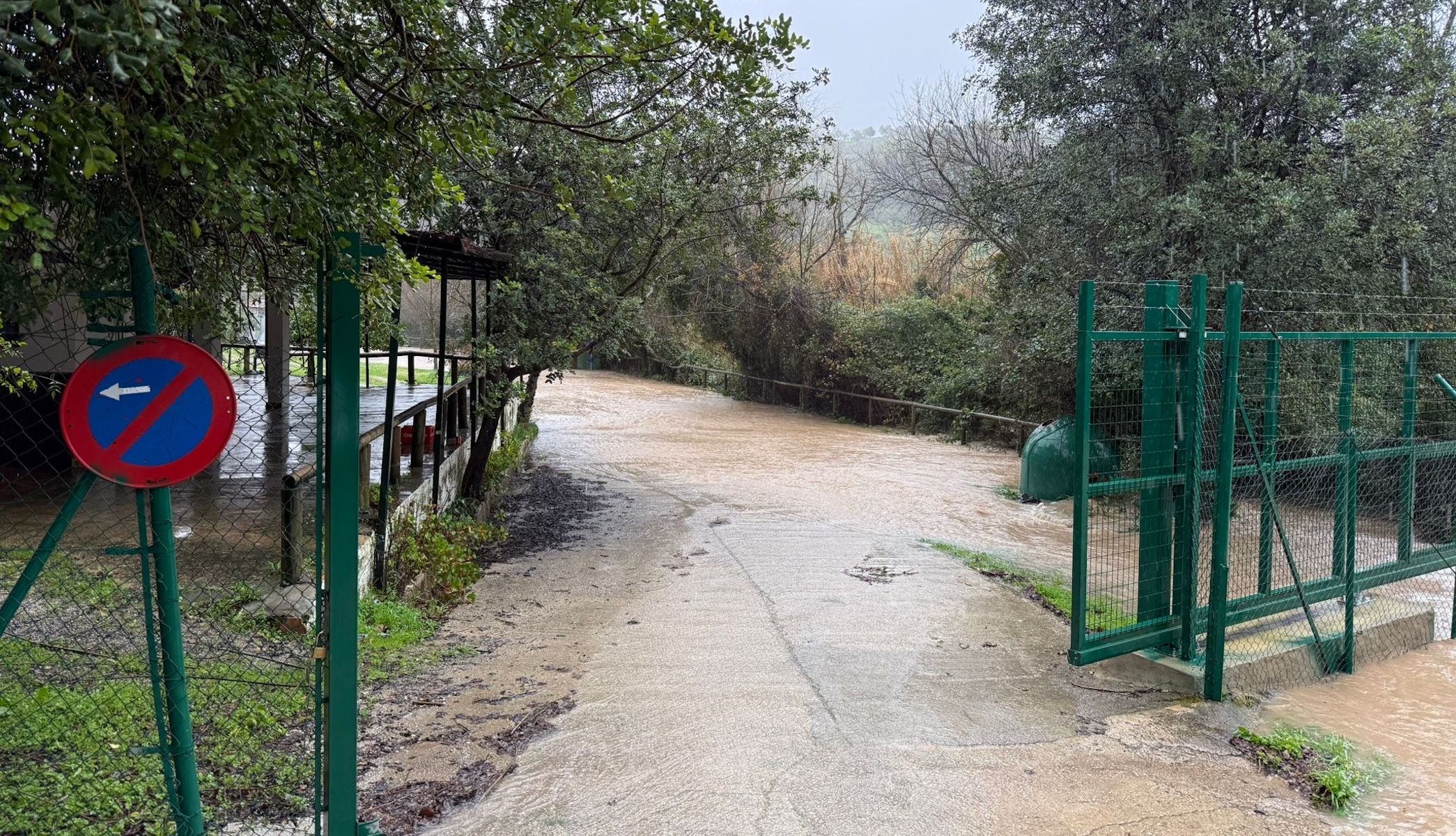 Desbordamiento del arroyo de Zahara de la Sierra.