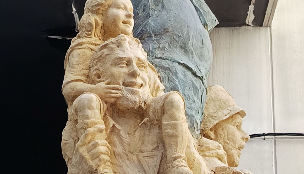 10 Monumento a la afición, detalle vista lateral derecha, abajo