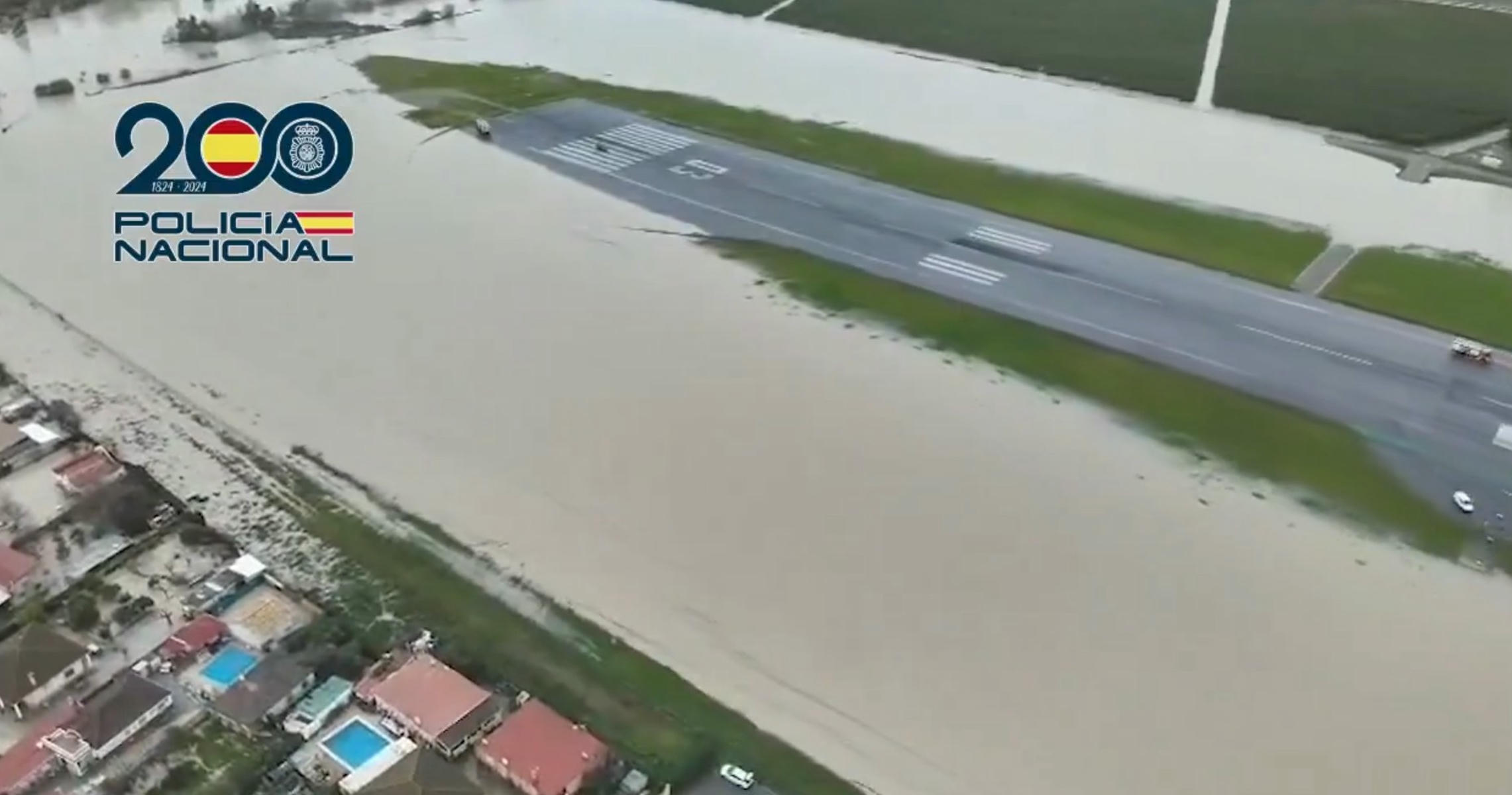 La pista de aterrizaje del aeropuerto de Córdoba tras el paso del tren de borrascas