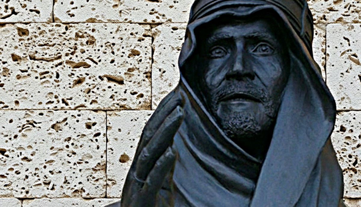 Detalle del busto de Manuel Moreno Pavón, en el que se puede observar su textura