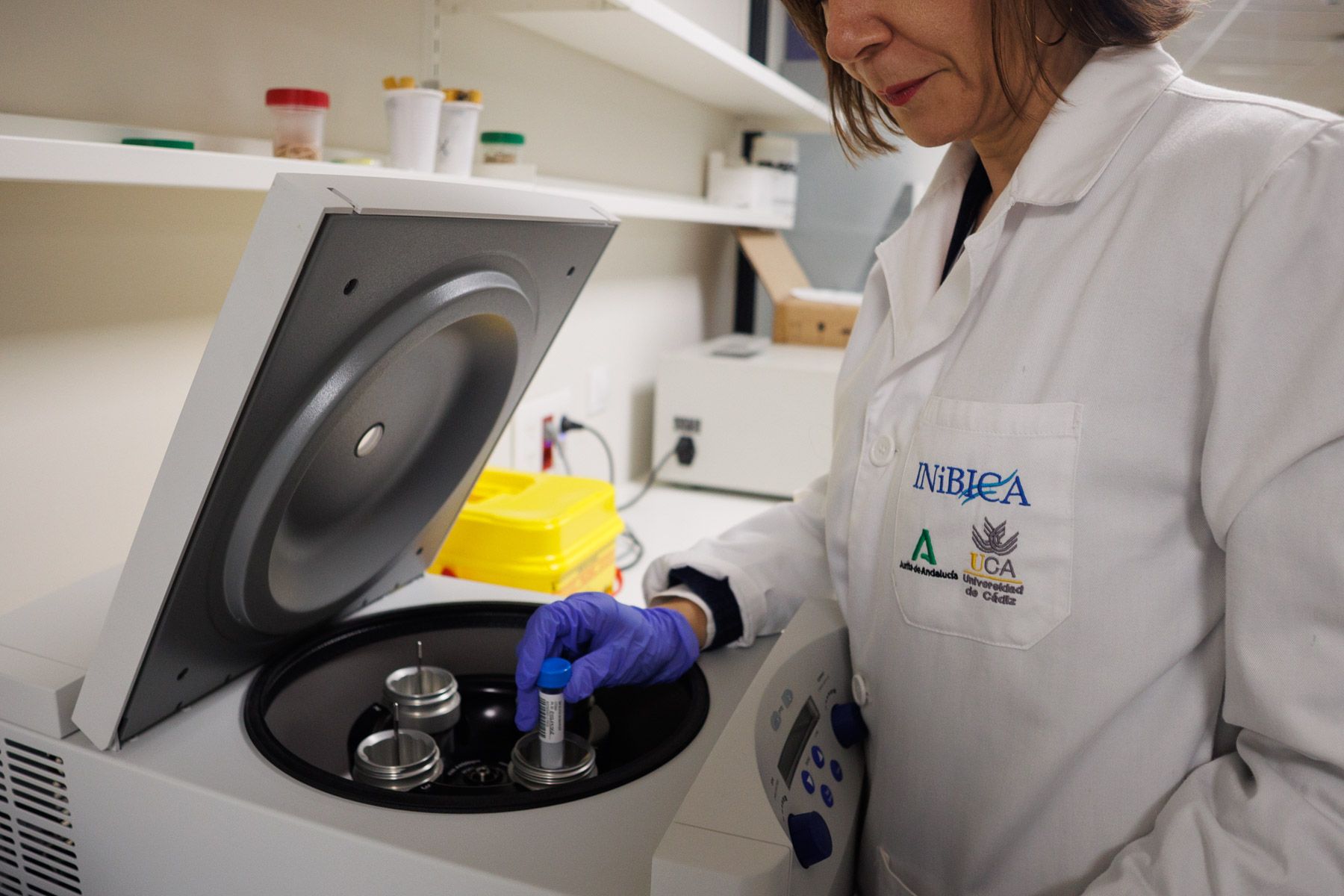 Una investigadora de la UCA en ciencia.