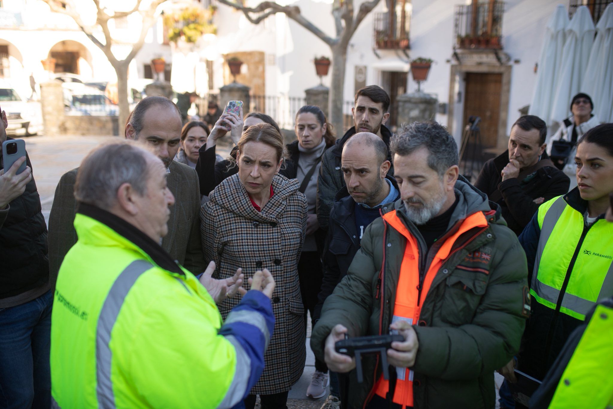 Una prueba con drones en Grazalema, en presencia de la presidenta de la Diputación de Cádiz, Almudena Martínez, este pasado martes.