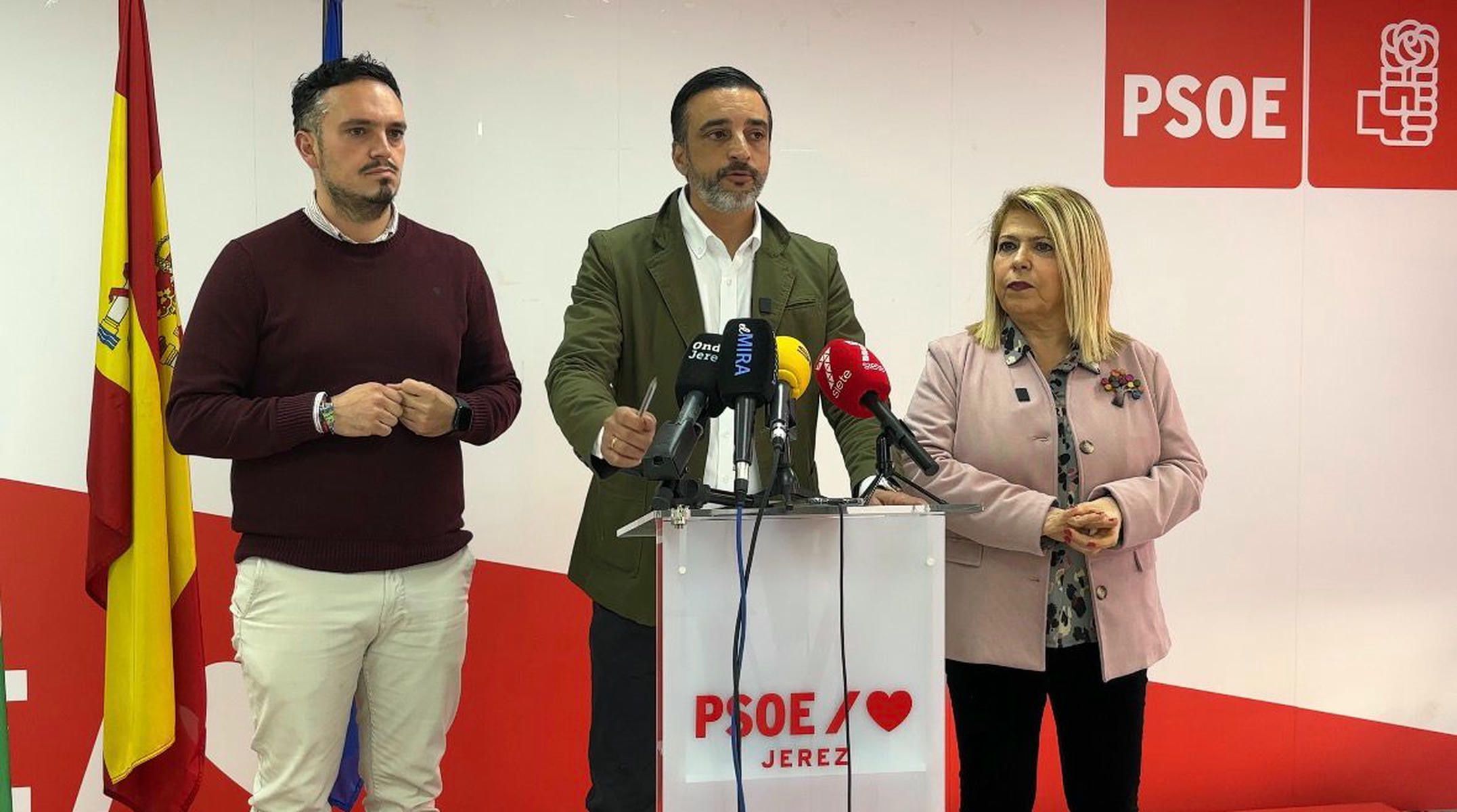 La rueda de prensa en la sede del PSOE de Jerez.