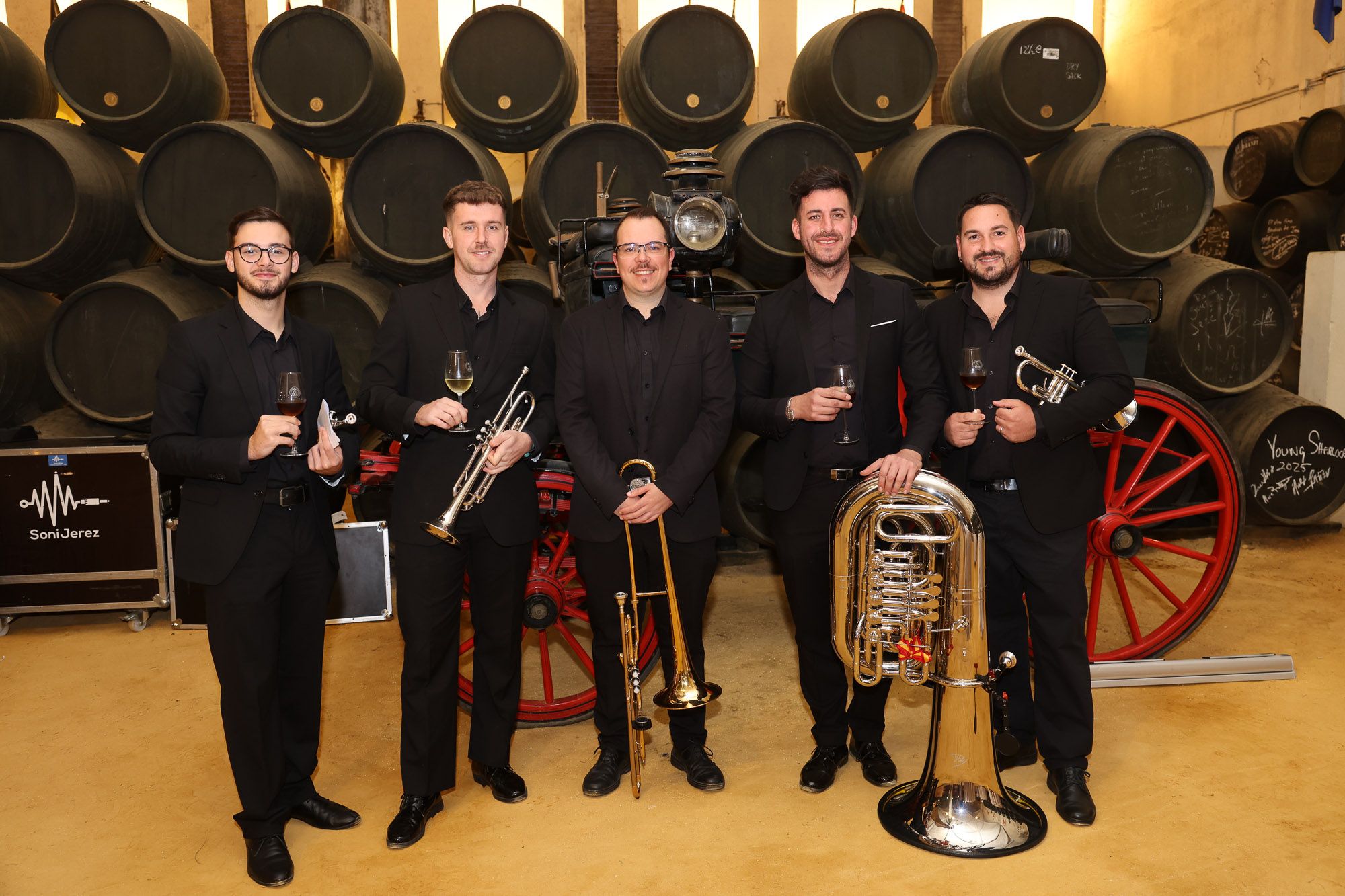 Daniel Vázquez, el segundo por la derecha, posando junto a sus compañeros del quinteto musical Pasión. 