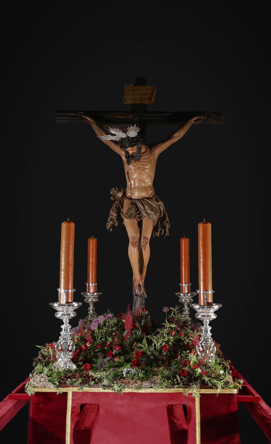 El titular de la Hermandad de la Hiniesta en la paroghuela en la que irá a la Catedral. 