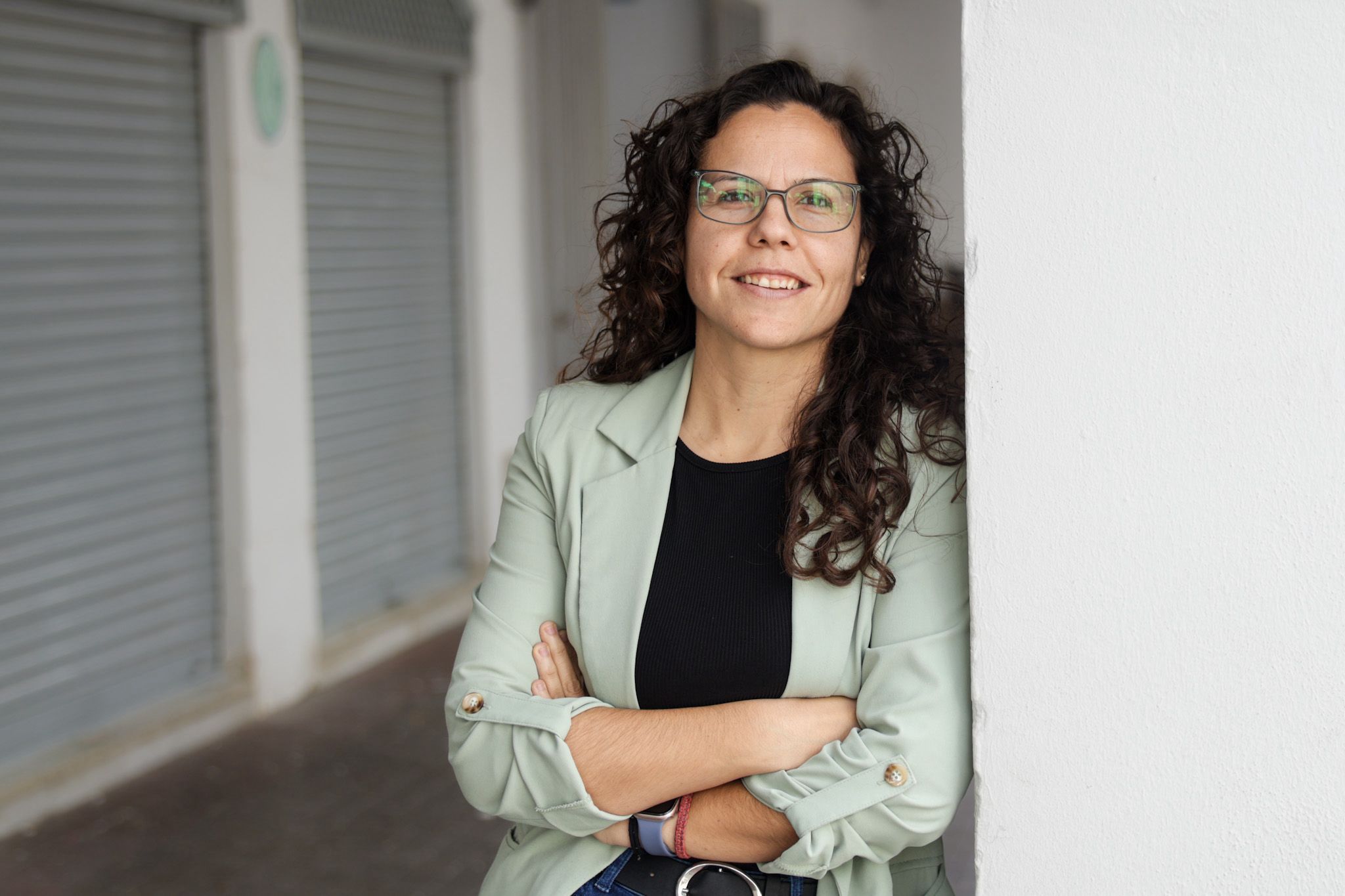 Laura Román, candidata de 100x100 Unidos, aspira a conseguir un escaño por Cádiz que podría ser decisivo para Juanma Moreno.