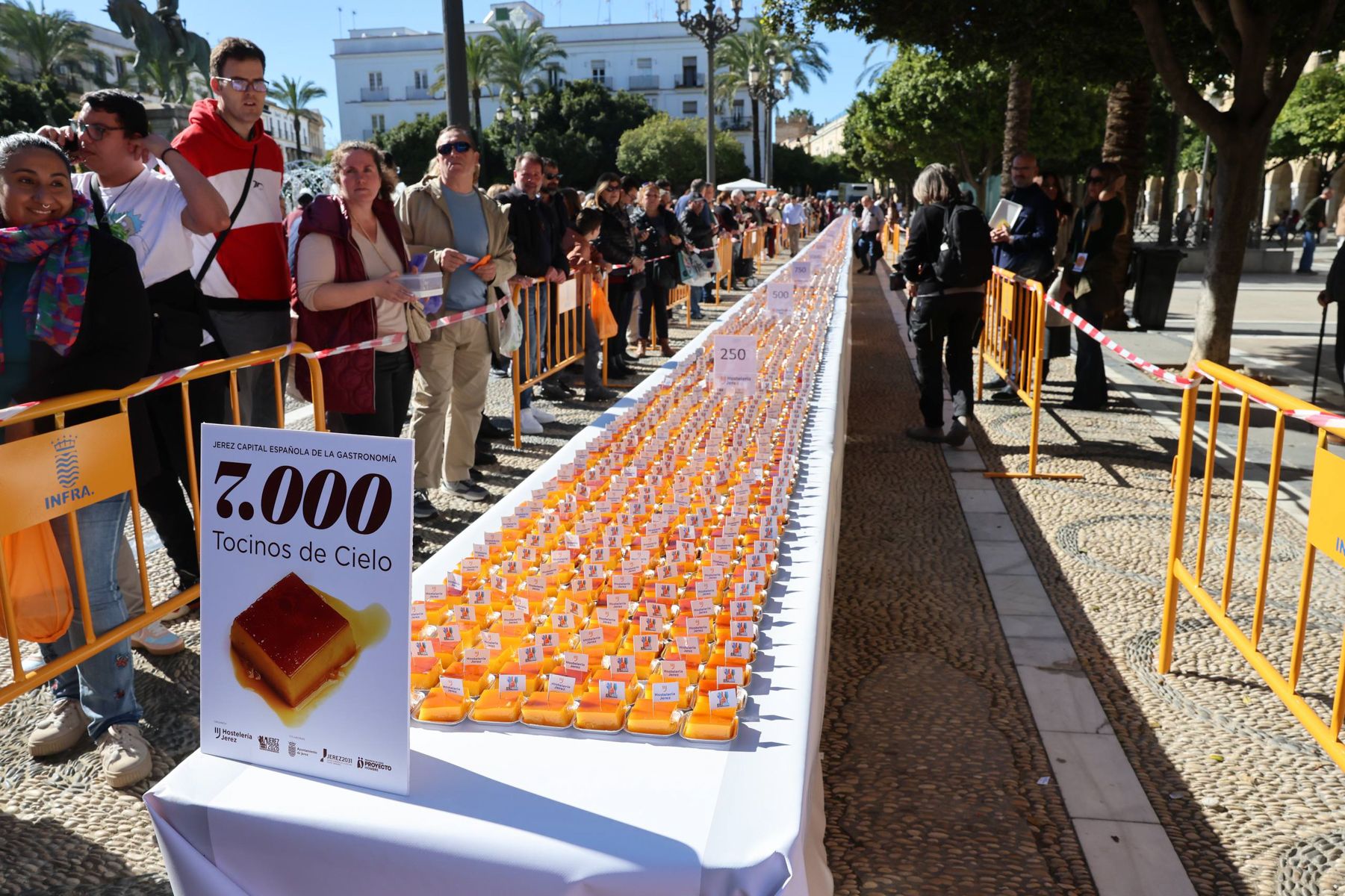 Los 7.000 tocinos de cielo en el centro de Jerez, en plaza del Arenal.