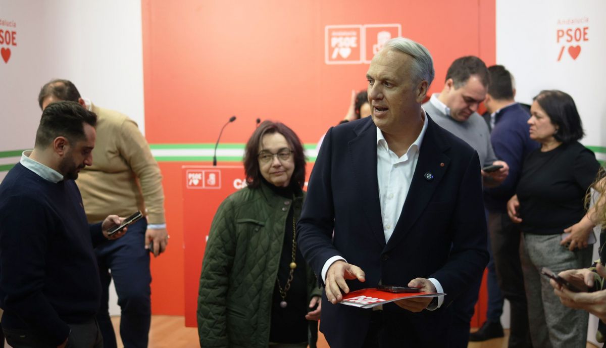 Juan Carlos Ruiz Boix, secretario general del PSOE de Cádiz, a su salida tras la rueda de prensa. 