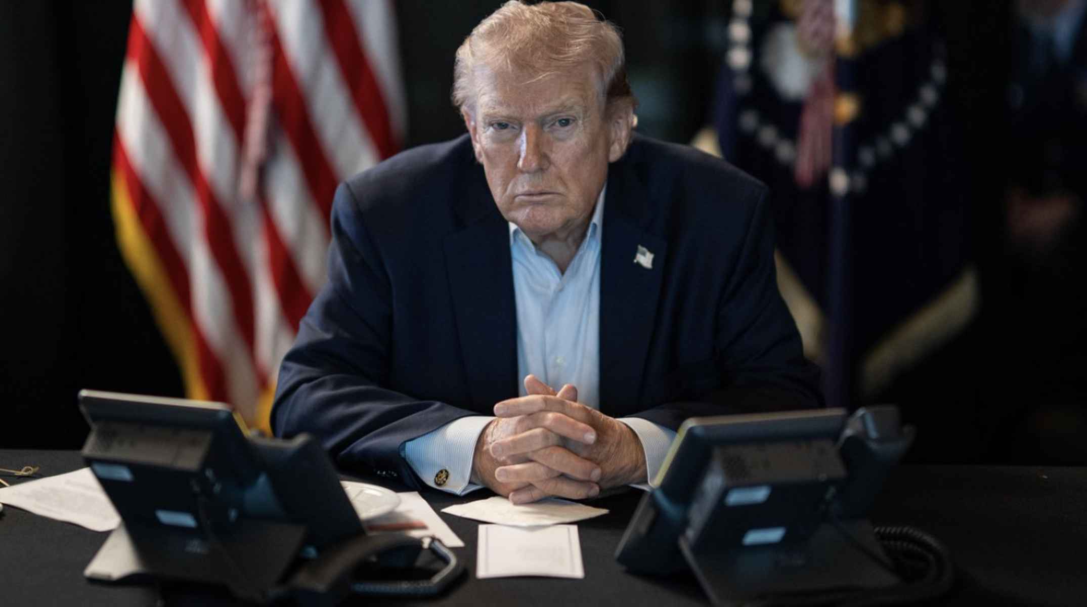 Donald Trump, siguiendo la evolución de la operación militar 'Furia Épica'.