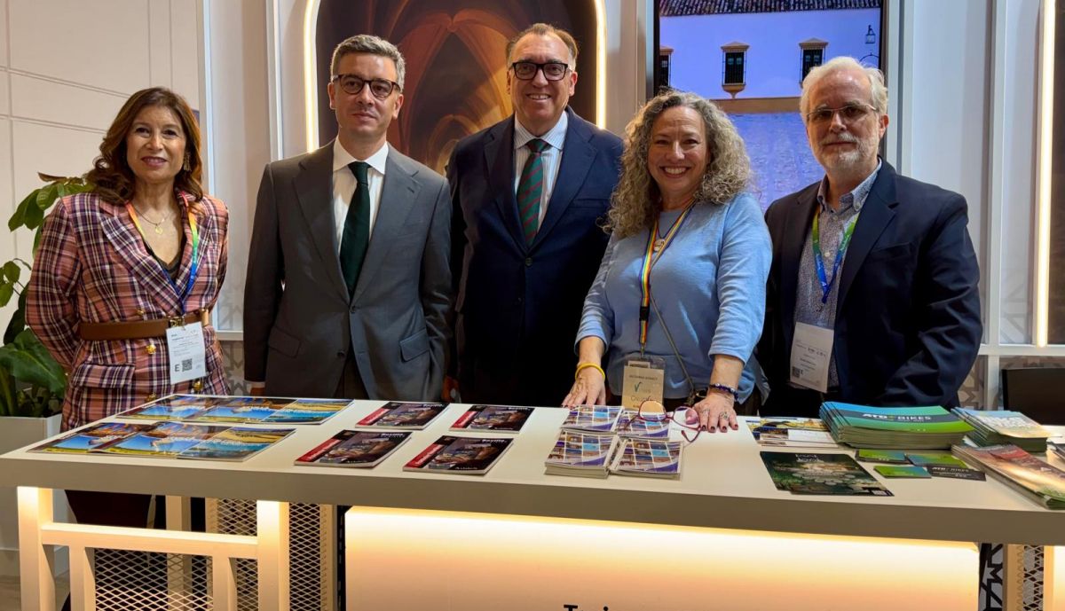 Gemma del Corral, directora general de Promoción Turismo y Hostelería de la Junta Andalucía, Rodrigo Hans presidente de Prodetur. Arturo Bernal Consejero de Turismo Junta Andalucía. Elisa Simón y Daniel Artos de Viajes Creative