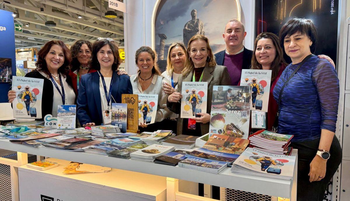 Miriam Carrión, directora técnica  del Patronato de Turismo Diputacion de Cádiz junto a técnicos de Dipu Cádiz,de Chiclana, Conil, Vejer, San Roque, La Línea y Tarifa
