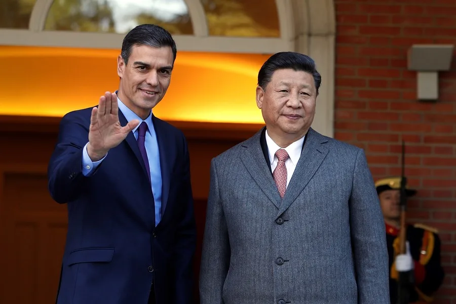 Pedro Sánchez, en una de sus visitas a Pekín, recibido por el presidente de China, Xi Jinping. Pedro Sánchez, en una de sus visitas a Pekín, recibido por el presidente de China, Xi Jinping.