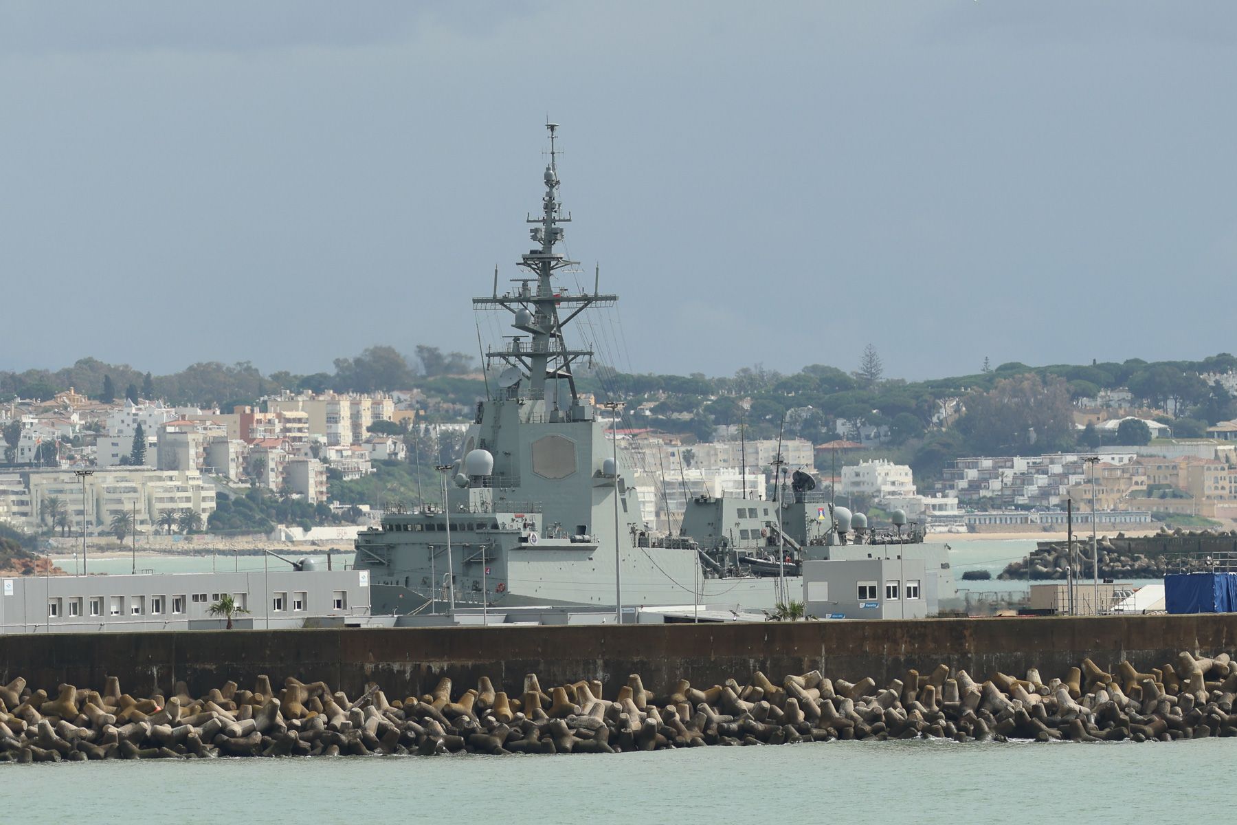 Un barco militar estadounidense en la Base Naval de Rota, hace unos días.